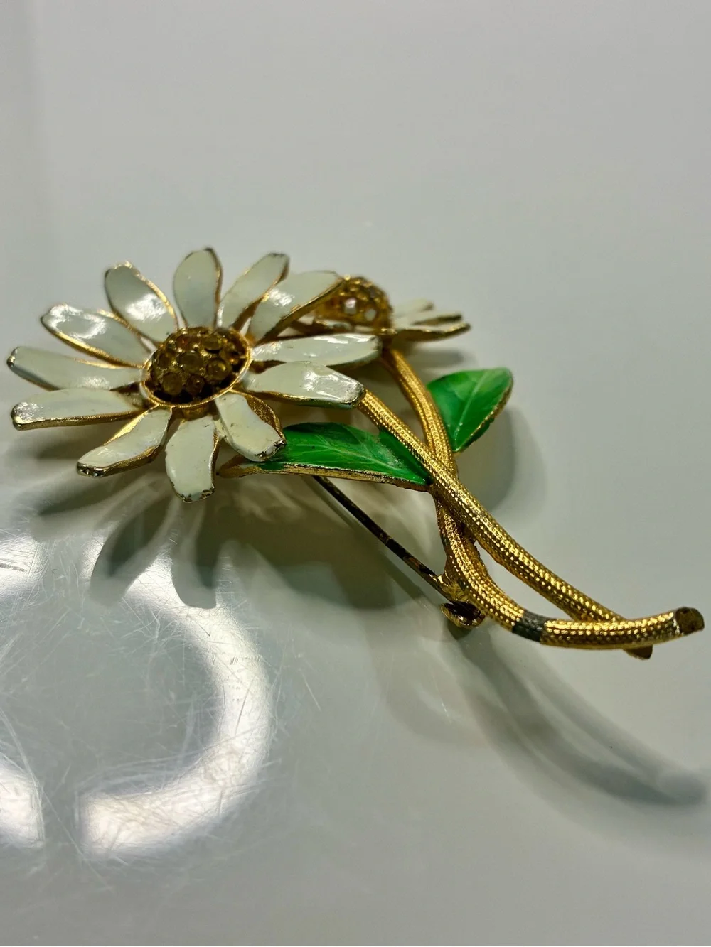 Retro Gold-Tone White Daisy Flower Brooch with Green Enamel Leaves MCM Hippie
